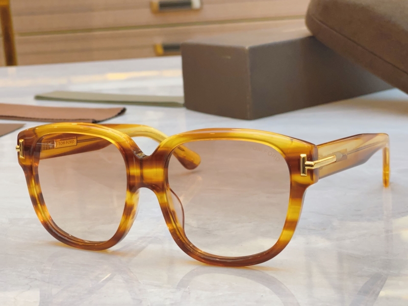 TOM FORD